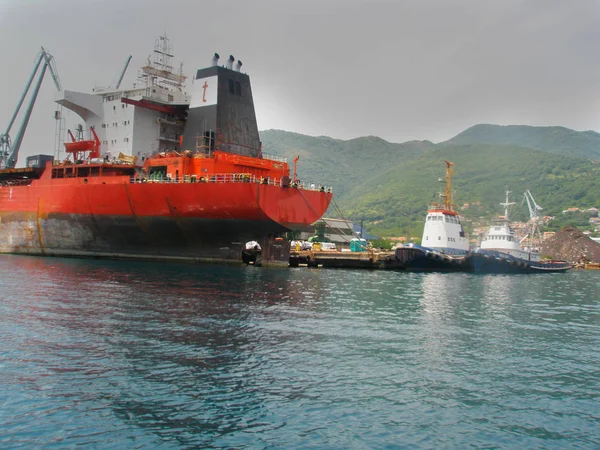 Great red seagoing ship — Stock Photo, Image