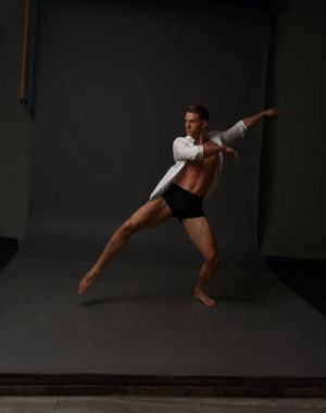 erkekler mi bir siyah pantolon dansları