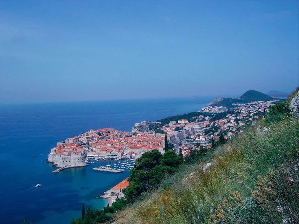 Ein panoramablick auf die ummauerte stadt, dubrovnik kroatien — Stockfoto