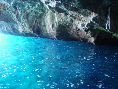 Denizden kıyı şeridi görünümü