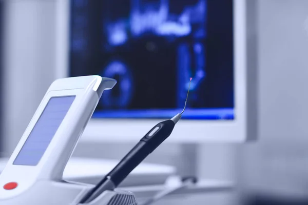 Gerçek diş Diode lazer ile kırmızı diyot - modern bir diş uygulama. Lazer tedavisi ile tedavi hasta diş hekimliği hizmetlerinin en iyi şekilde diş. Periodontal tedavi modern donatımın. Lazer sözel kaygı ve yüksek teknoloji diş hekimliği.