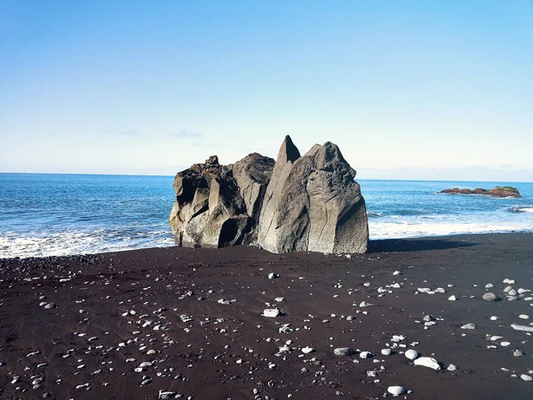 Großer Felsen Schwarzen Strand Von Madeira — Stockfoto