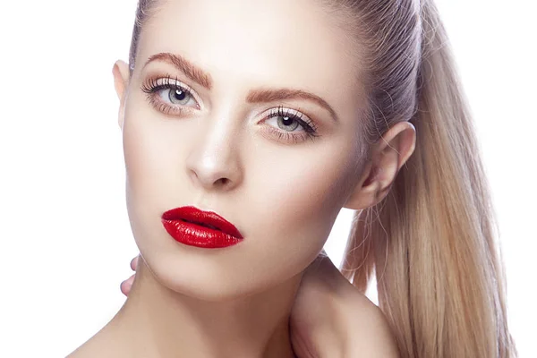 Retrato Mulher Com Maquiagem Moderna Lábios Vermelhos — Fotografia de Stock