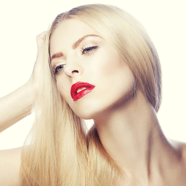 Portret Van Een Vrouw Met Moderne Rode Lippen Make — Stockfoto
