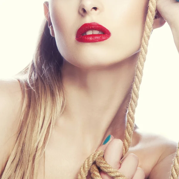 Vue Partielle Femme Avec Maquillage Moderne Des Lèvres Rouges Corde — Photo