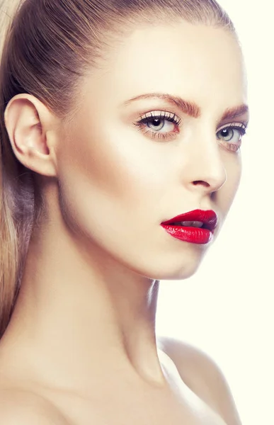 Retrato Mujer Joven Con Labios Rojos Sobre Fondo Claro —  Fotos de Stock