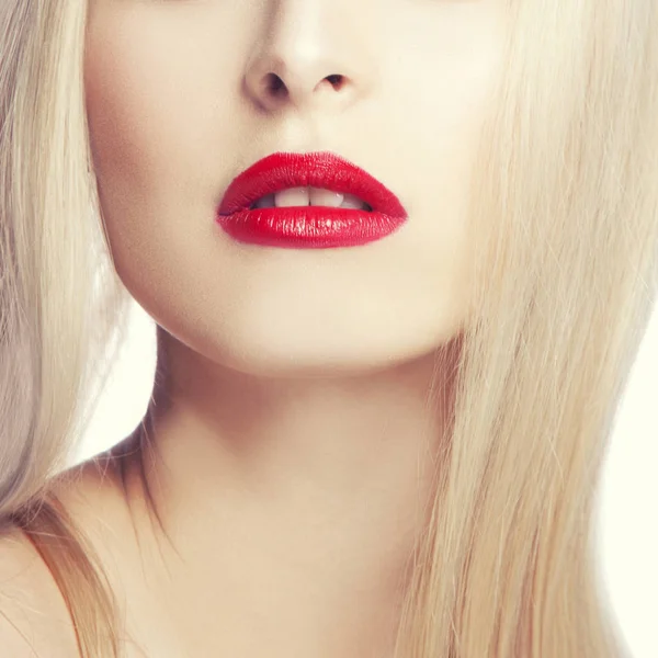 Vista Parcial Retrato Mulher Com Maquiagem Moderna Lábios Vermelhos — Fotografia de Stock