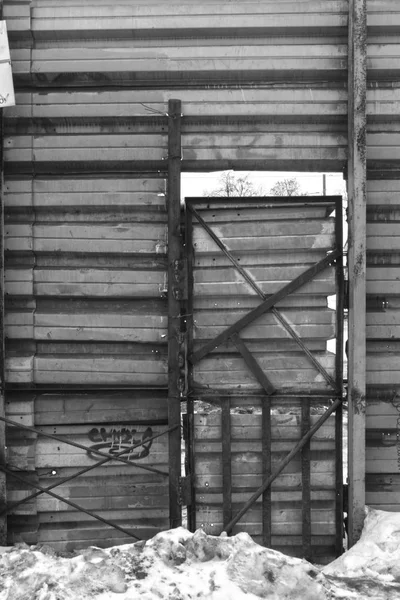 古いドア 古いフェンス — ストック写真