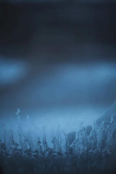 Alt tarafı pencere cam mavi kış akşam ışık Tamam Frost.