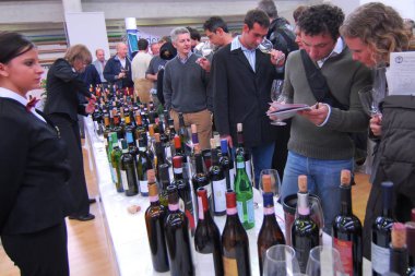 Şarap Resepsiyon dünya çapında İthalatçılar ve distribütörler üreticileri ile adil çiftçi ticaret Torino İtalya Kasım 2016 yaklaşık büyümek yeni pazarlar arıyor