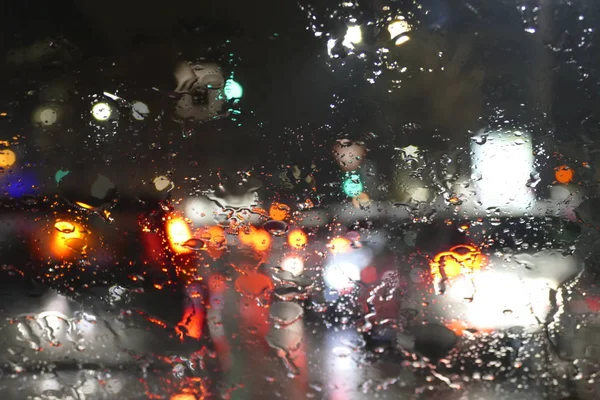 Дорожное Движение Дождливом Ночном Туннеле Эффектом Размытия Автомобилей Света — стоковое фото