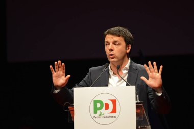Matteo Renzi lideri, İtalyan Demokrat Parti yaklaşan siyasi seçimlerde Milan Dicember 2017 yaklaşık için seçim miting sırasında