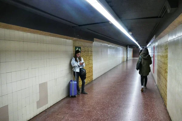 Barcelona Spain Circa November 2016 Barcelona Metro Station Tunnel Alone — Stock Photo, Image