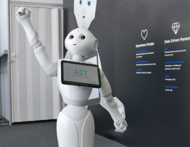 Softbank biber robot sağlamak yardım otomasyon Fuarı Turin İtalya 18 Nisan 2018