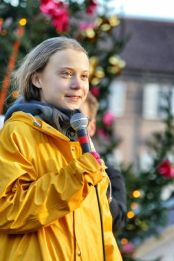 Greta Thunberg, İtalya 'da iklim değişikliğine karşı İtalyan eylemcilerle tanıştı.