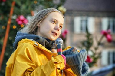 Greta Thunberg, İtalya 'da iklim değişikliğine karşı İtalyan eylemcilerle tanıştı.