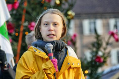 Greta Thunberg, İtalya 'da iklim değişikliğine karşı İtalyan eylemcilerle tanıştı.