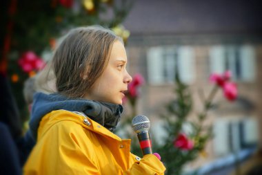 Greta Thunberg, İtalya 'da iklim değişikliğine karşı İtalyan eylemcilerle tanıştı.