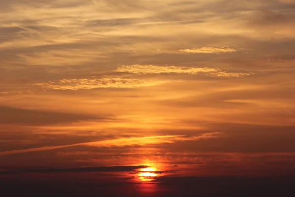 Akşam gökyüzü, günbatımı, bulutlar