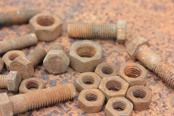 Metal korozyon, fazla somun ve civata, eski metal, pas