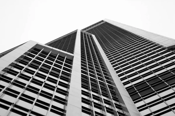 Gökdelen, modern bina, şehir