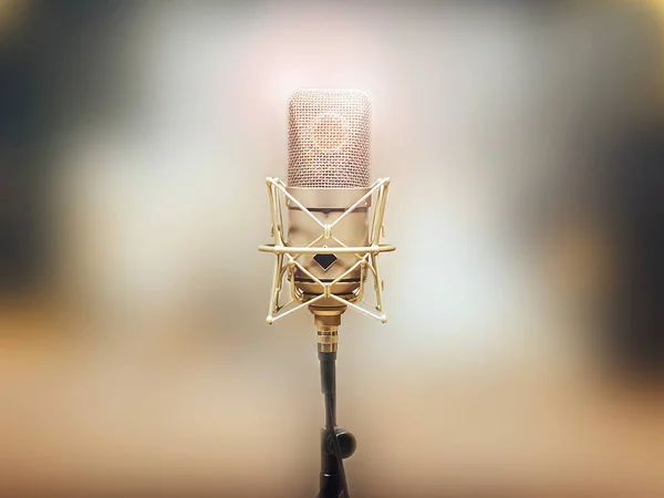 Professional Mikrofoni Jalustalla Epäselvä Värillinen Tausta — kuvapankkivalokuva