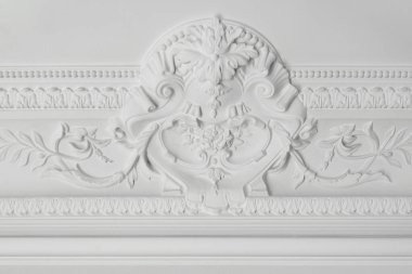 Dekorasyon öğesi beyaz alçı yapılmış. kabartma sıva iç