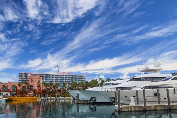 Yachts dans une marina à Nassau, Bahamas — Photo