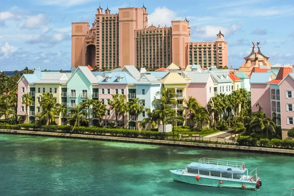 Belle scène de maisons colorées à Nassau, Bahamas — Photo