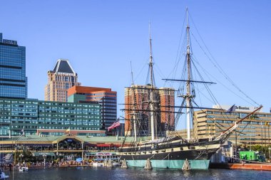 Baltimore Şehir binaları ile yelkenli