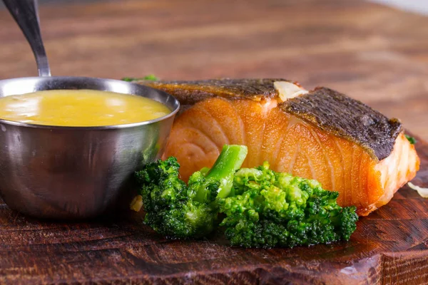 Very delicious salmon steak with broccoli — Stock Photo, Image