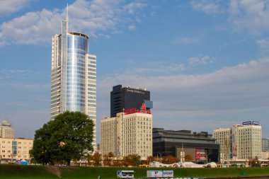 Minsk, Beyaz Rusya - 31 Temmuz: Modern iş merkezleri arasında Minsk Minsk'te görünümü üzerinde 31 Temmuz 2016.