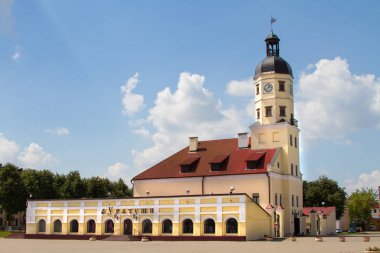 Orta kare ve Nesvizh Town Hall