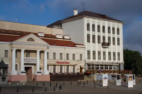Özgürlük Meydanı Minsk ve idari bina "Cultprosvet" — Stok fotoğraf