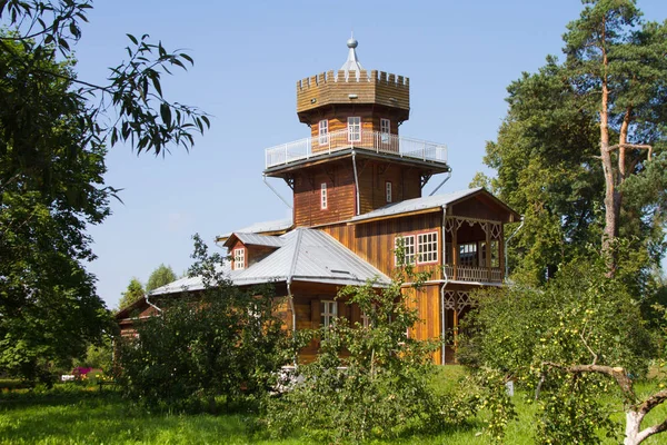 ZDRAVNEVO, BELARUS - 28 de julio: Museo de la Propiedad de Ilya Repin el 28 de julio de 2016 en Zdravnevo . —  Fotos de Stock