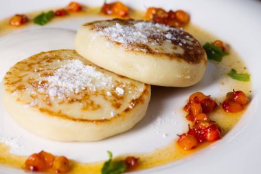 Ekşi kremalı peynirli kek.