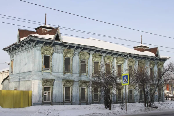 Zima, Rusko - 28. prosince: Dům pro umění a řemesla pro děti na prosinec 28, 2016 v Zima. — Stock fotografie