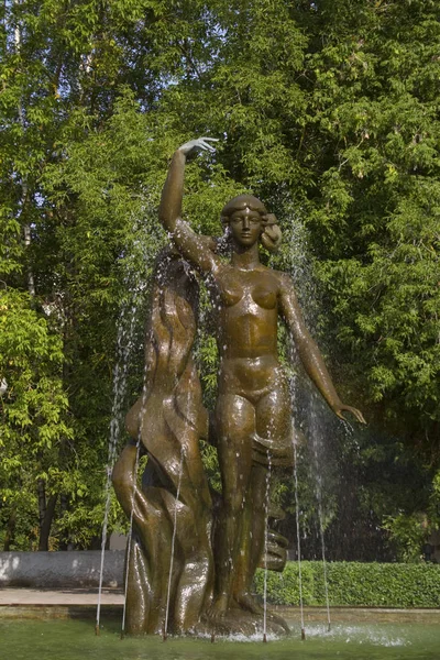 VITEBSK, BELARUS - JULY 27: Fountain "The Merger of the Three Rivers" on July 27, 2016 in Vitebsk. — Stock Photo, Image