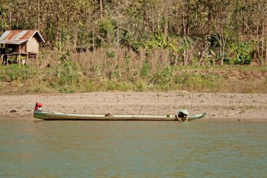 Luang Prabang, Laos - 6 Şubat: Laos Mekong Nehri üzerinde tekne üzerinde 6 Şubat 2012 yılında Luang Prabang Balık tutma.