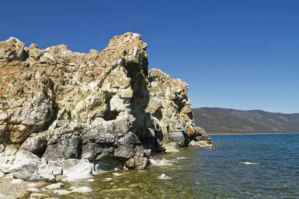 Kurminsky Cape en het Baikalmeer in de ochtend — Stockfoto