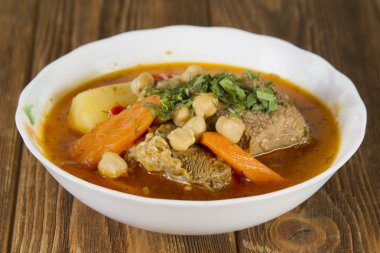 Özbek çorba, sebze ve et - shurpa