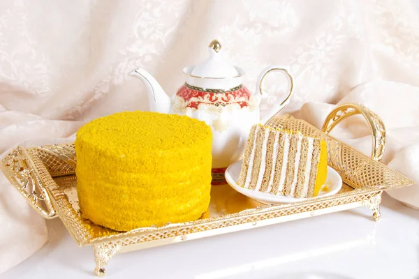 Fruit and honey cake — Stock Photo, Image