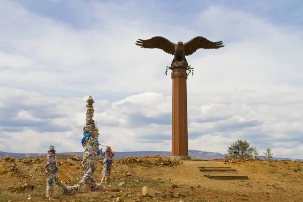 Elance 俄罗斯 5月14日 老鹰纪念碑 在贝加尔湖上的萨满教象征 2017年5月14日 Elance 图库照片