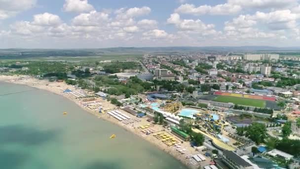 Vuelo Sobre Playa Del Resort Sombras Nubes Agua — Vídeo de stock