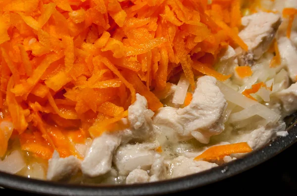 Fried Chicken Onions Carrots Frying Pan — Stock Photo, Image
