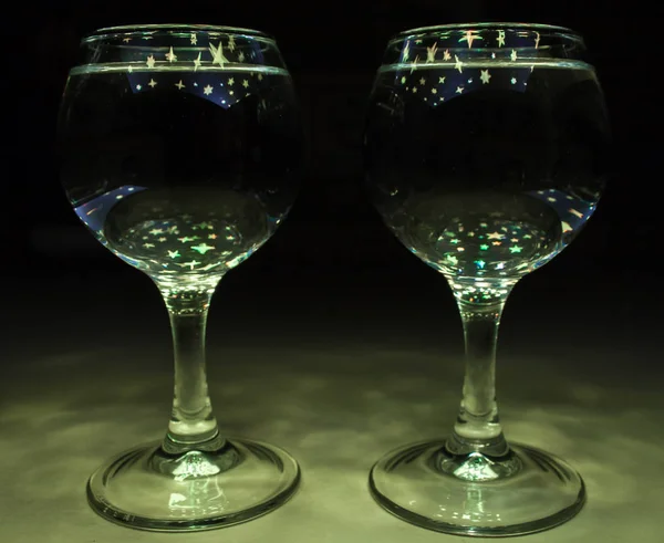 Dos Vasos Con Vodka Con Iluminación Diferente — Foto de Stock