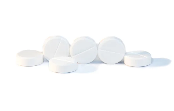 Mehrere Pillen Auf Weißem Hintergrund Oder Auf Einem Medizinischen Buch — Stockfoto