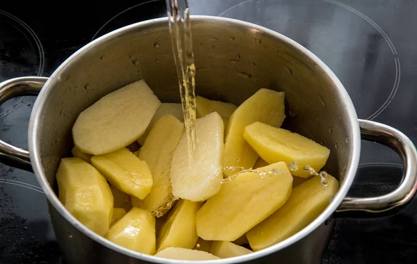 Готовить Вареный Картофель Пюре Металлической Сковороде — стоковое фото