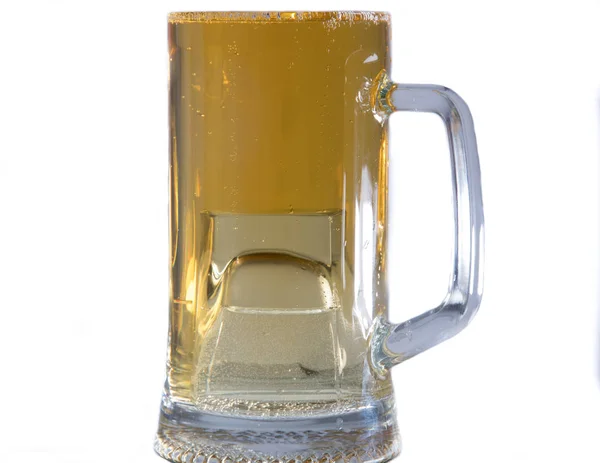 啤酒和伏特加的鸡尾酒在一个大杯子 炸弹拍摄 锅炉标志 — 图库照片