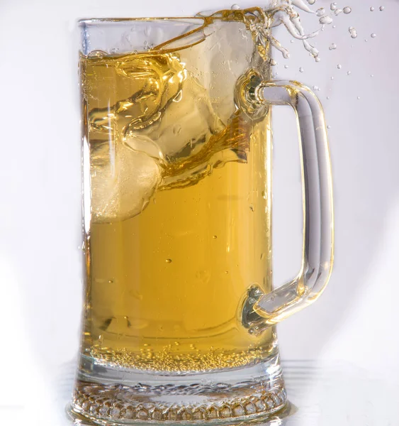 Beer Glass Poured Bottle Thrown Ice Foam — Stock Photo, Image